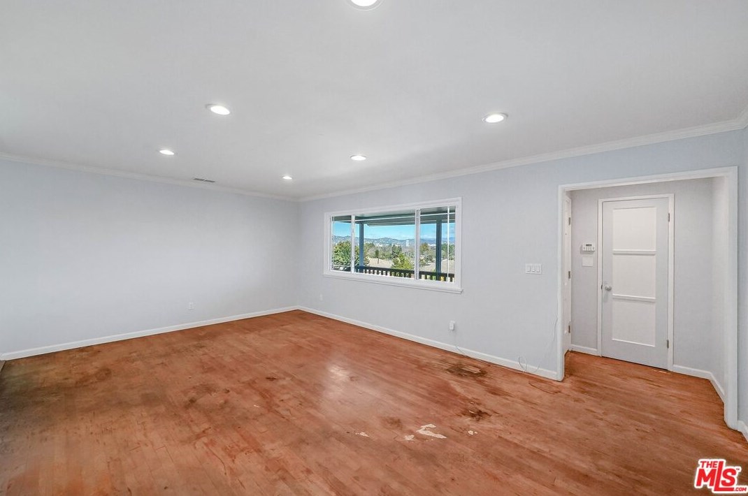 5220 Sanchez Dr, Los Angeles CA  90008-1117 exterior