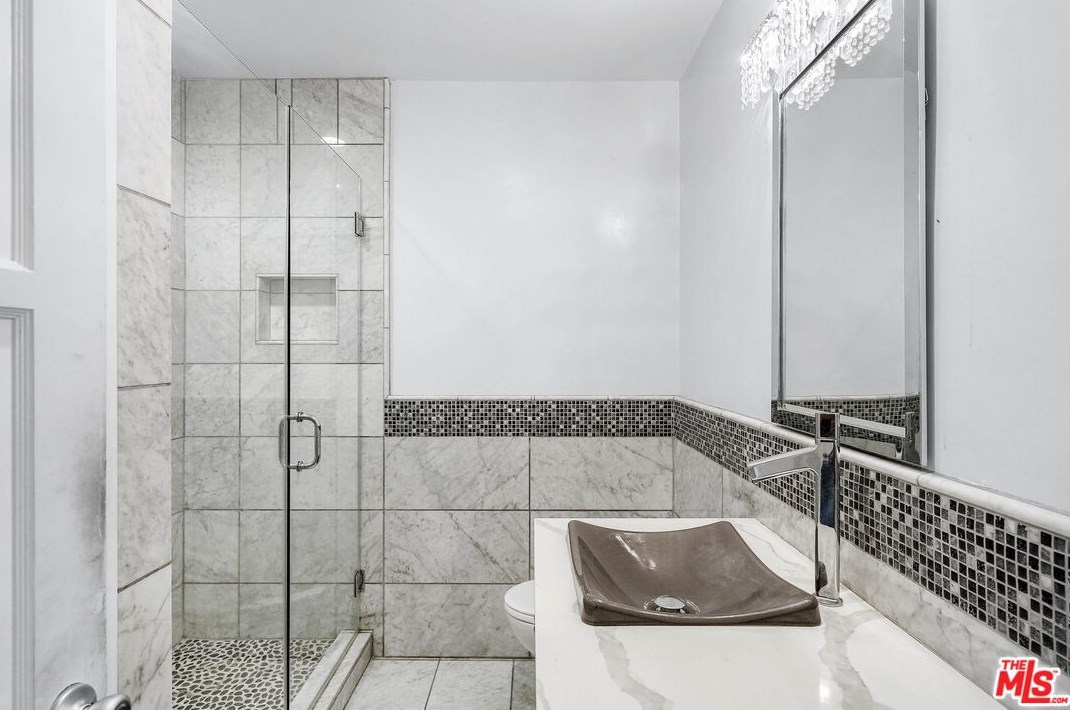 5220 Sanchez Dr, Los Angeles CA  90008-1117 exterior