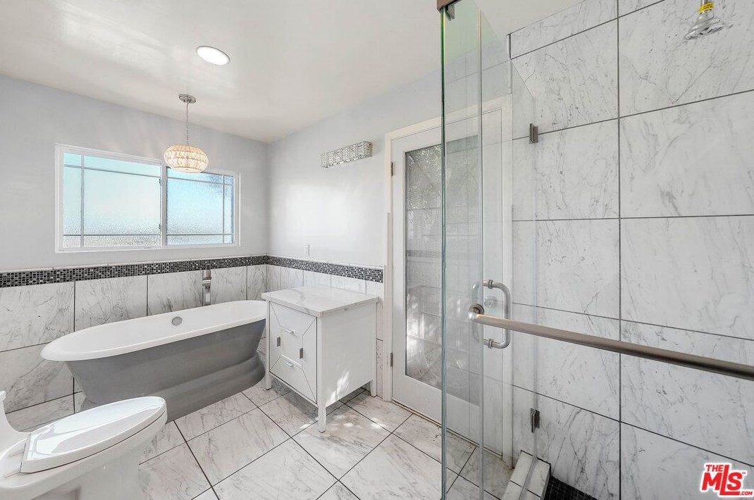 5220 Sanchez Dr, Los Angeles CA  90008-1117 exterior