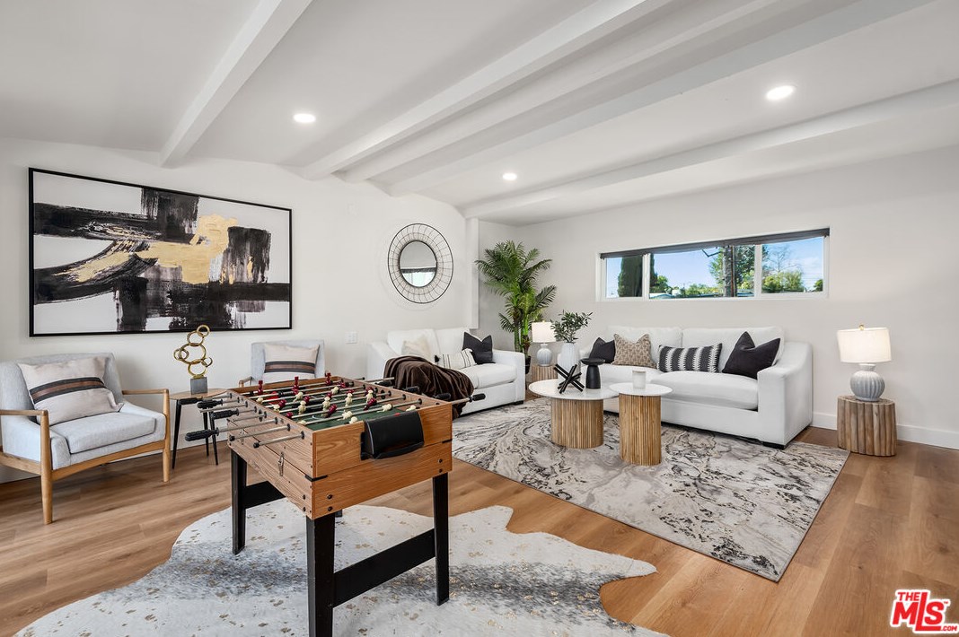 7658 Lindley Ave, Los Angeles CA  91335-2146 exterior