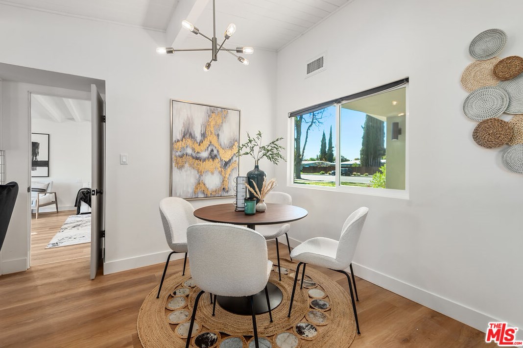 7658 Lindley Ave, Los Angeles CA  91335-2146 exterior
