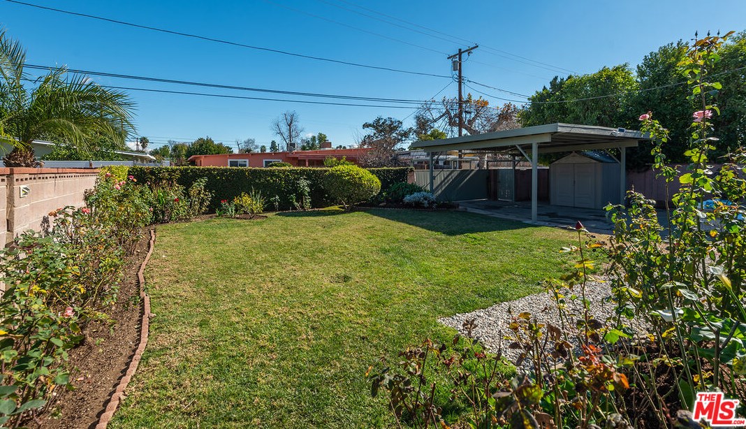 7658 Lindley Ave, Los Angeles CA  91335-2146 exterior