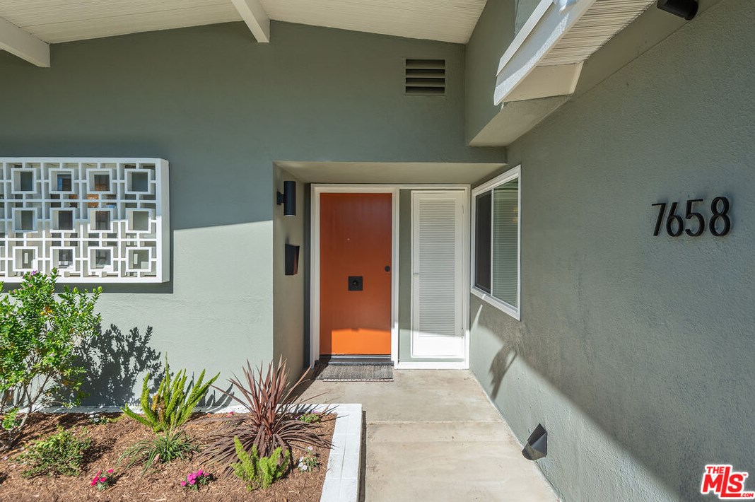 7658 Lindley Ave, Los Angeles CA  91335-2146 exterior