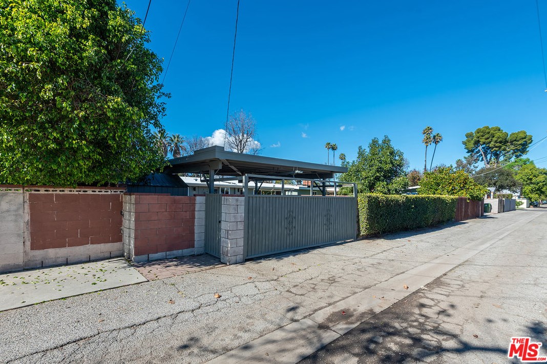 7658 Lindley Ave, Los Angeles CA  91335-2146 exterior