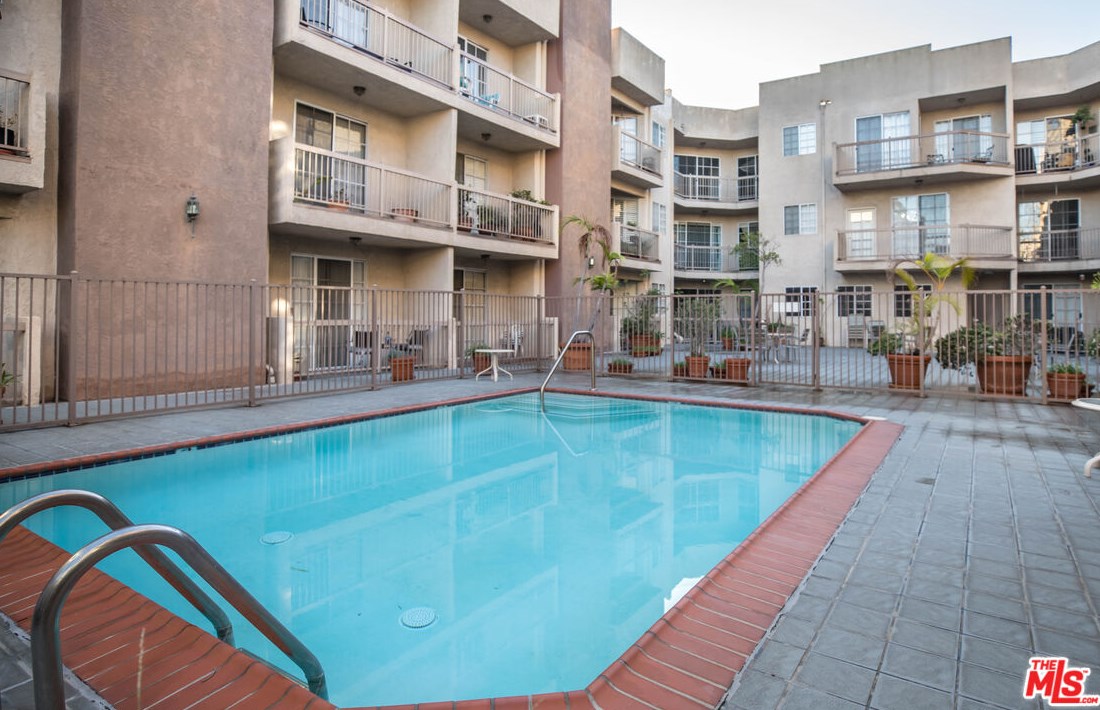 10021 Tabor St, Los Angeles CA  90034-4973 exterior