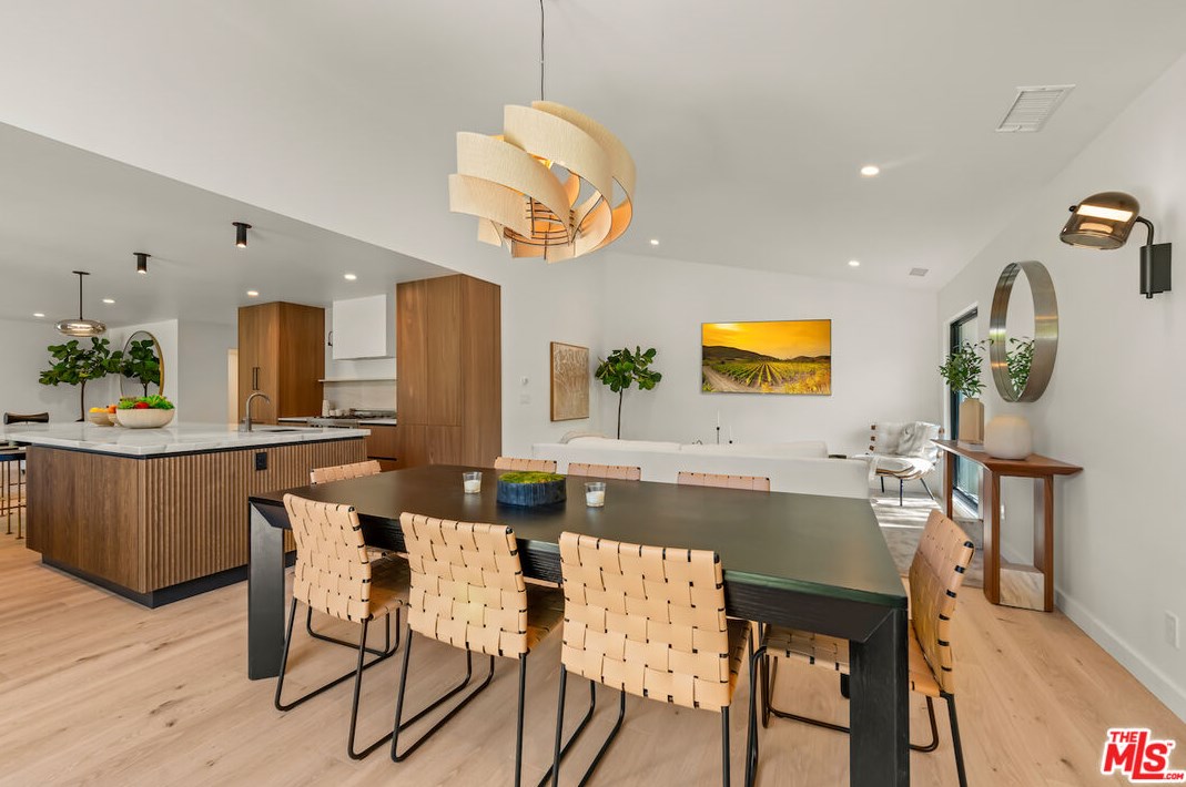 17252 Escalon Dr, Van Nuys CA  91436-4032 exterior
