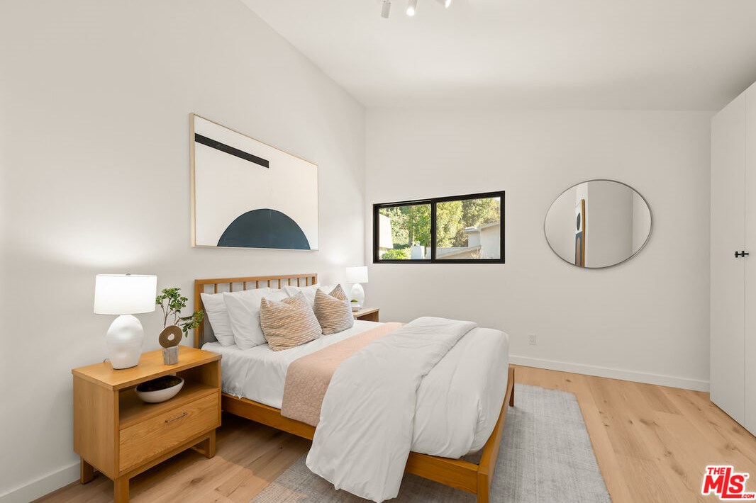 17252 Escalon Dr, Van Nuys CA  91436-4032 exterior