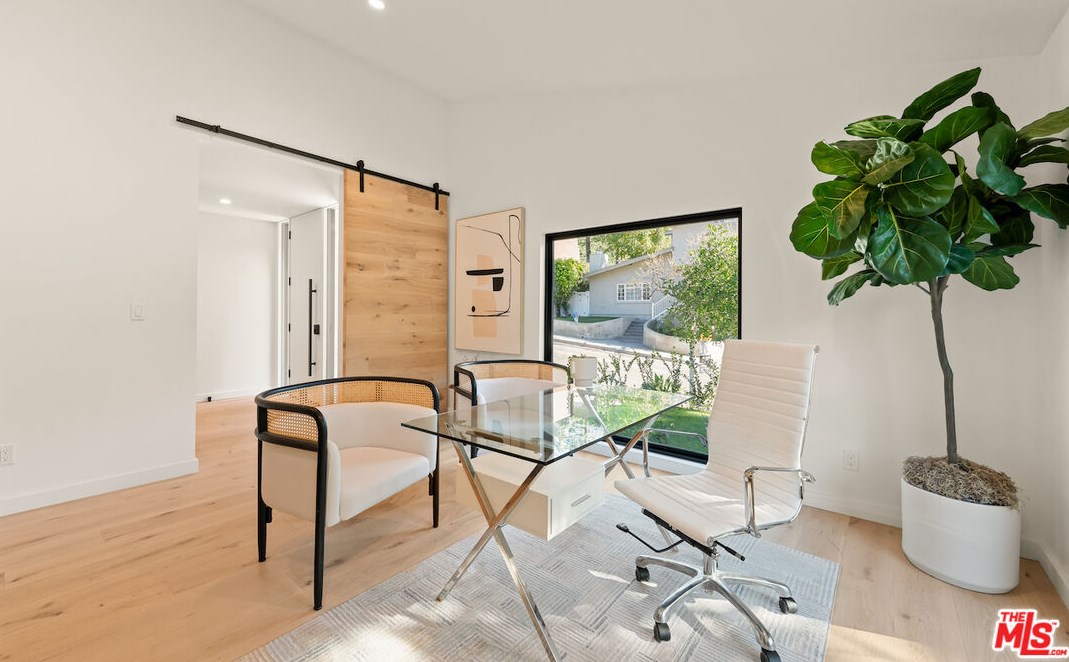 17252 Escalon Dr, Van Nuys CA  91436-4032 exterior