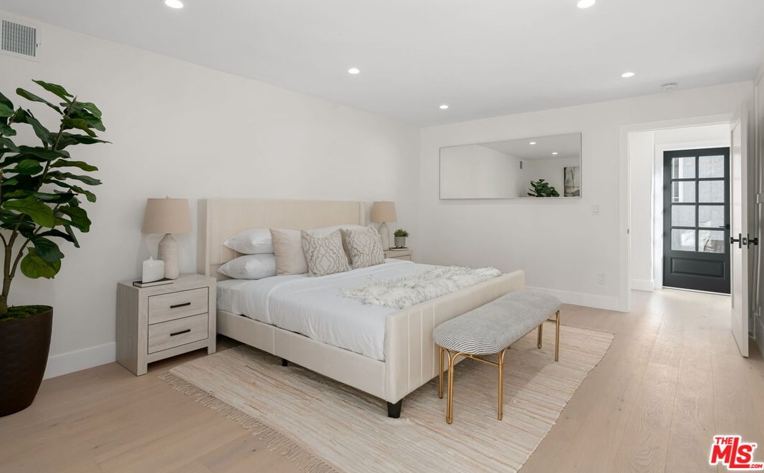 2112 Linnington Ave, Los Angeles CA  90025-5904 exterior