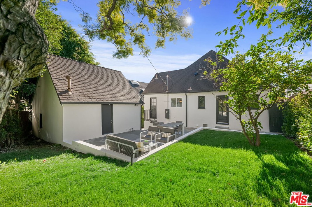2112 Linnington Ave, Los Angeles CA  90025-5904 exterior