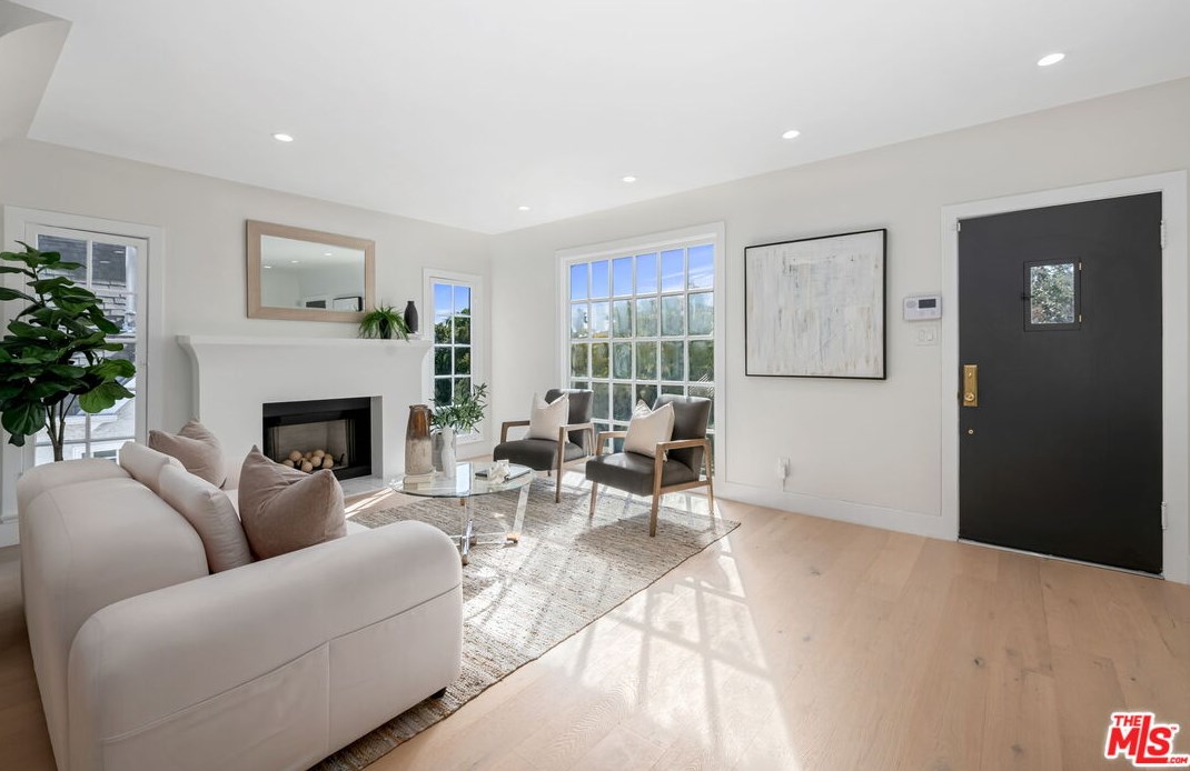 2112 Linnington Ave, Los Angeles CA  90025-5904 exterior