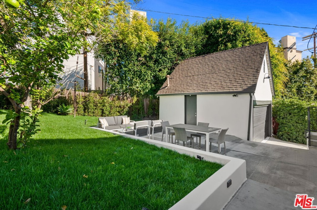 2112 Linnington Ave, Los Angeles CA  90025-5904 exterior