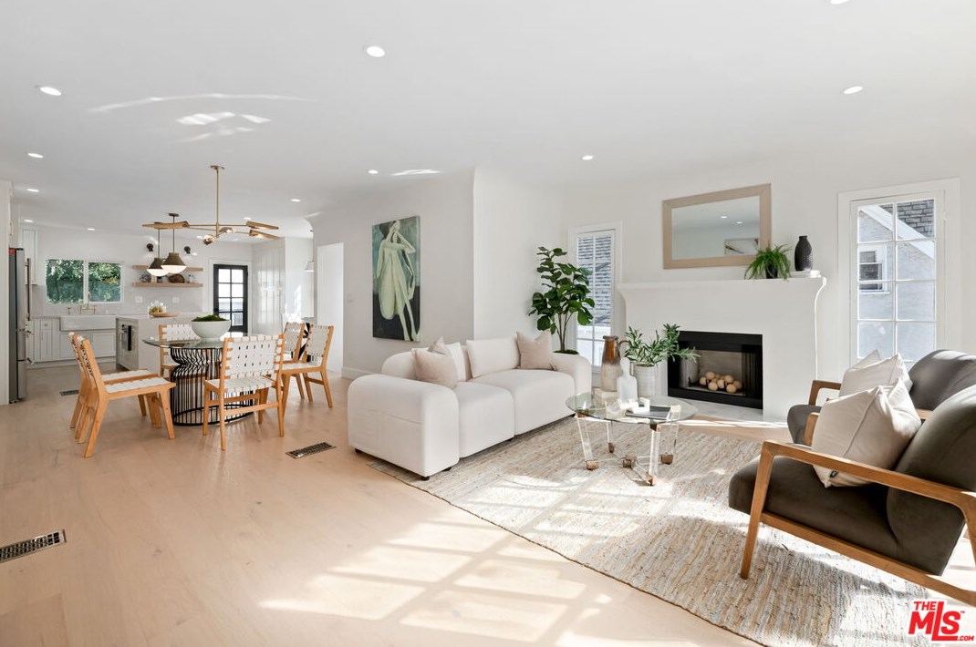 2112 Linnington Ave, Los Angeles CA  90025-5904 exterior