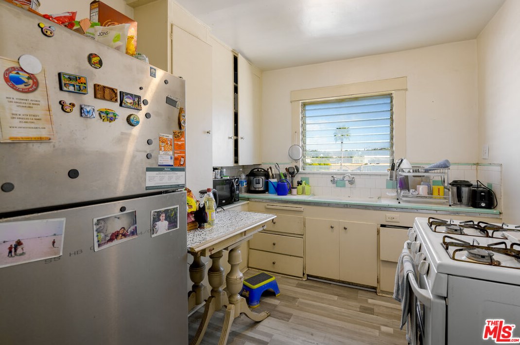 4419 Burns Ave, Los Angeles CA  90029-2702 exterior