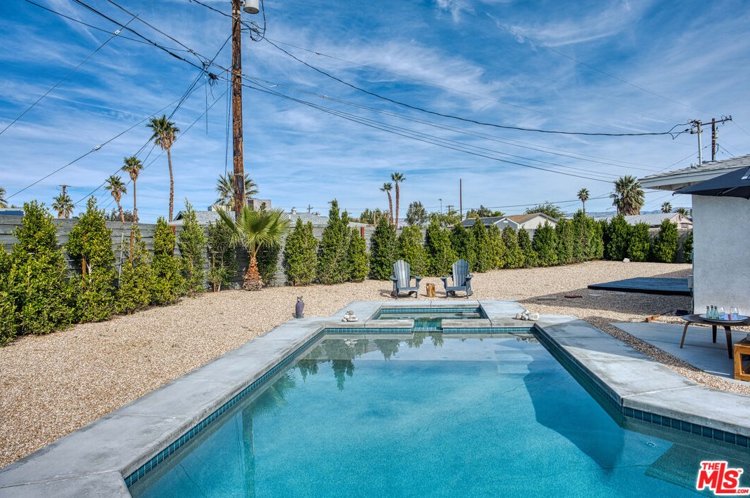 500 Palm Vista Dr, Palm Springs CA  92262-1495 exterior