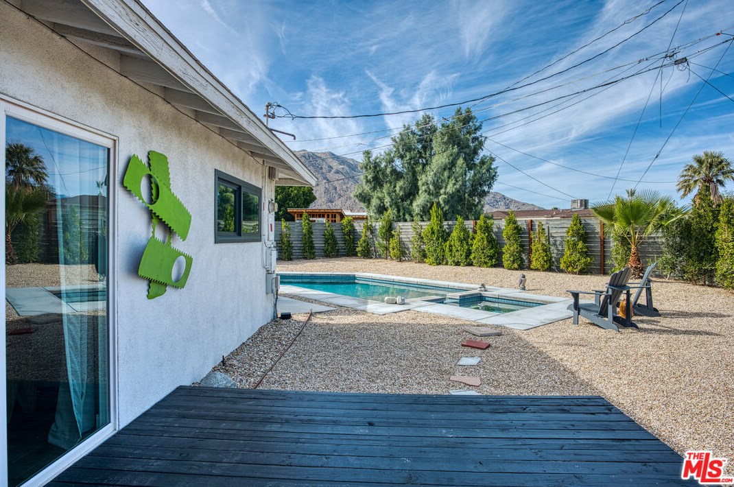 500 Palm Vista Dr, Palm Springs CA  92262-1495 exterior