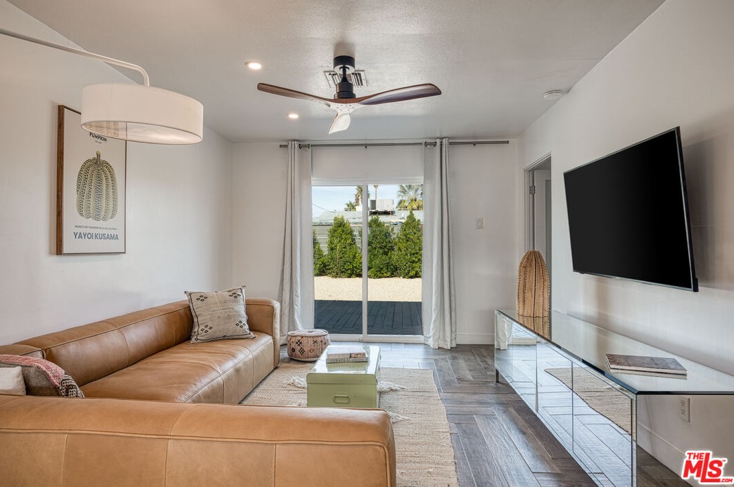 500 Palm Vista Dr, Palm Springs CA  92262-1495 exterior