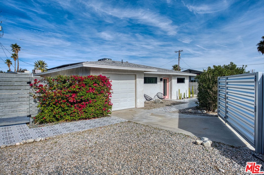 500 Palm Vista Dr, Palm Springs CA  92262-1495 exterior