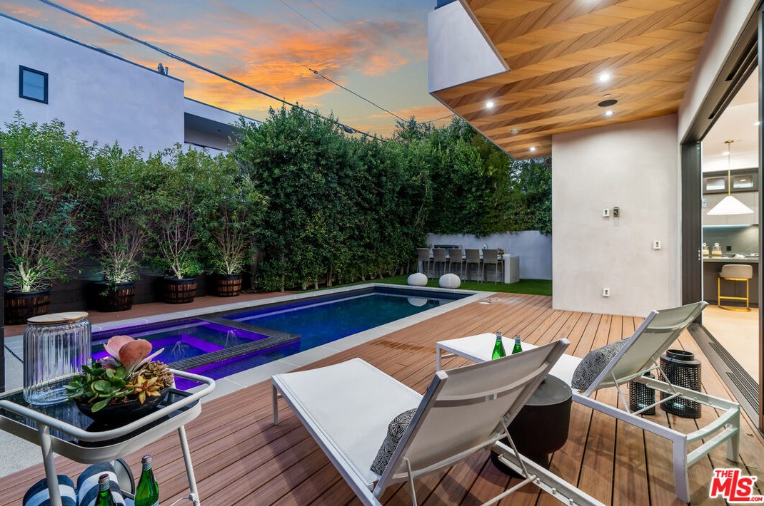 833 Spaulding Ave, Los Angeles CA  90036-4607 exterior