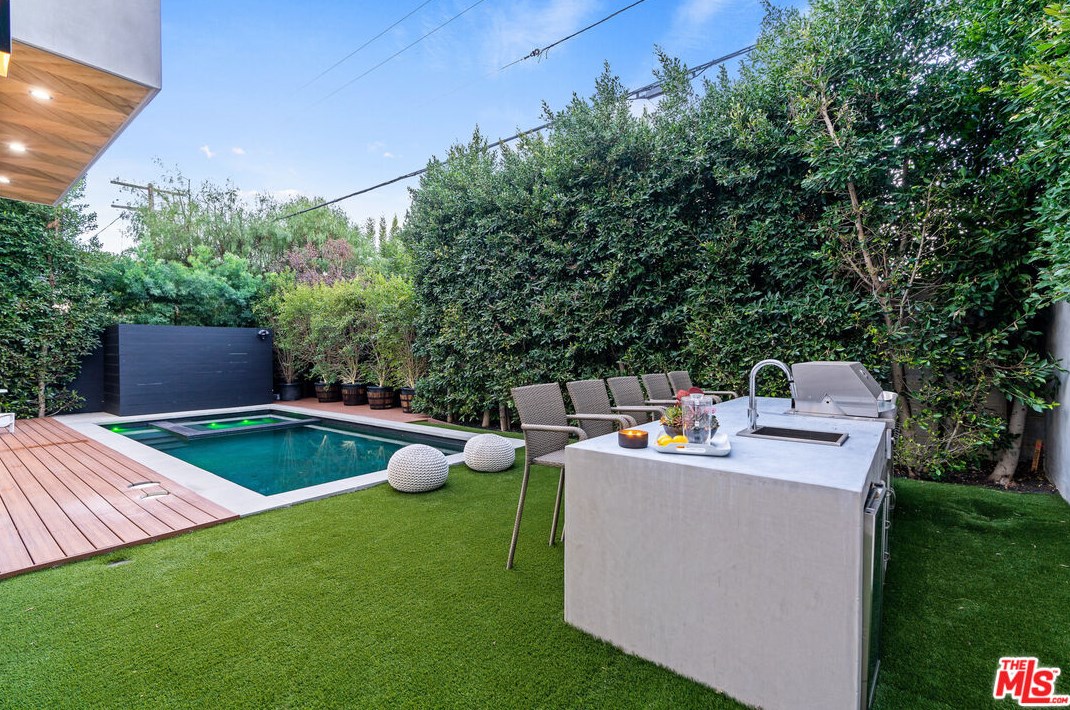 833 Spaulding Ave, Los Angeles CA  90036-4607 exterior