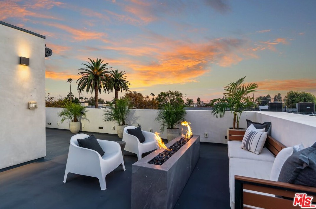 833 Spaulding Ave, Los Angeles CA  90036-4607 exterior