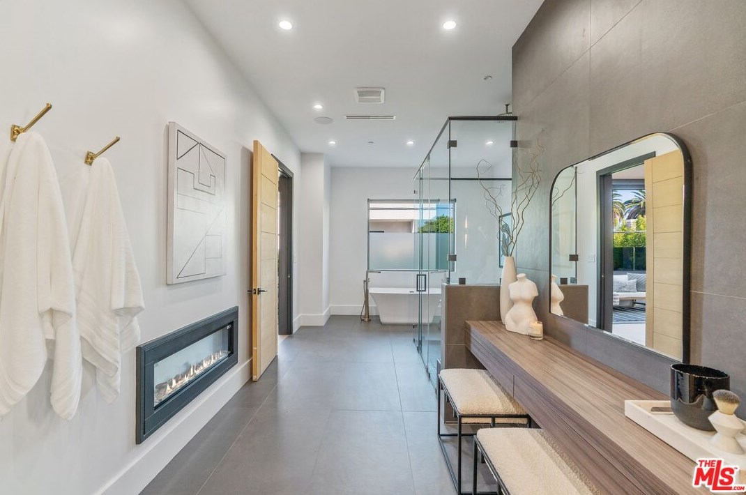833 Spaulding Ave, Los Angeles CA  90036-4607 exterior