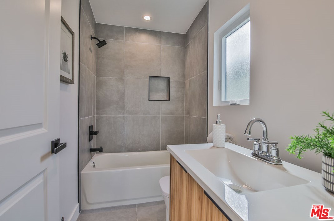10836 Lawler St, Los Angeles CA  90034-5413 exterior