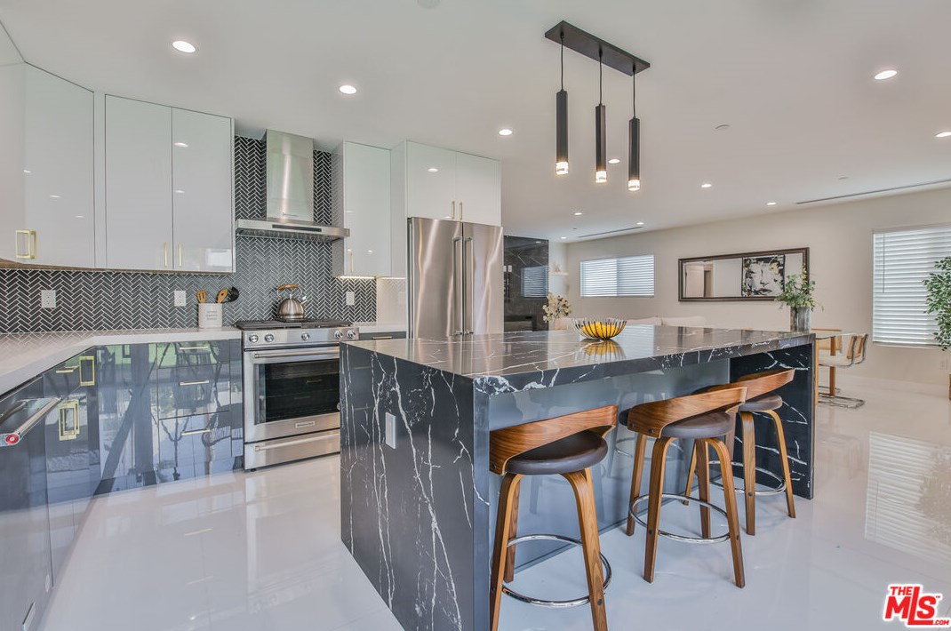 10836 Lawler St, Los Angeles CA  90034-5413 exterior