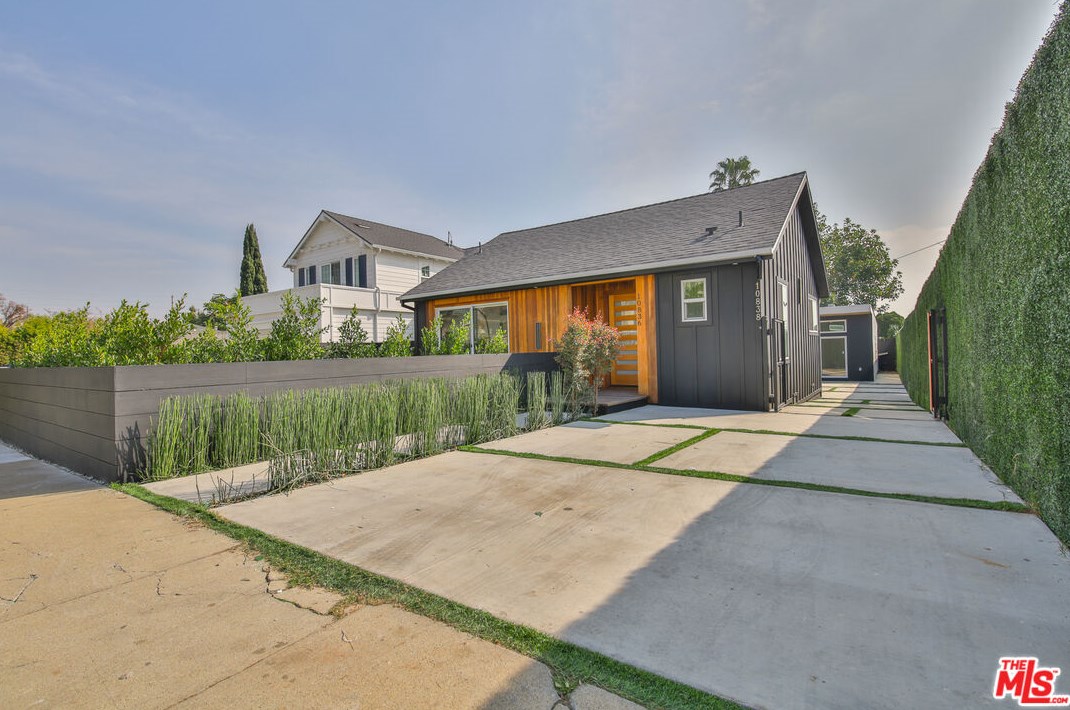 10836 Lawler St, Los Angeles CA  90034-5413 exterior