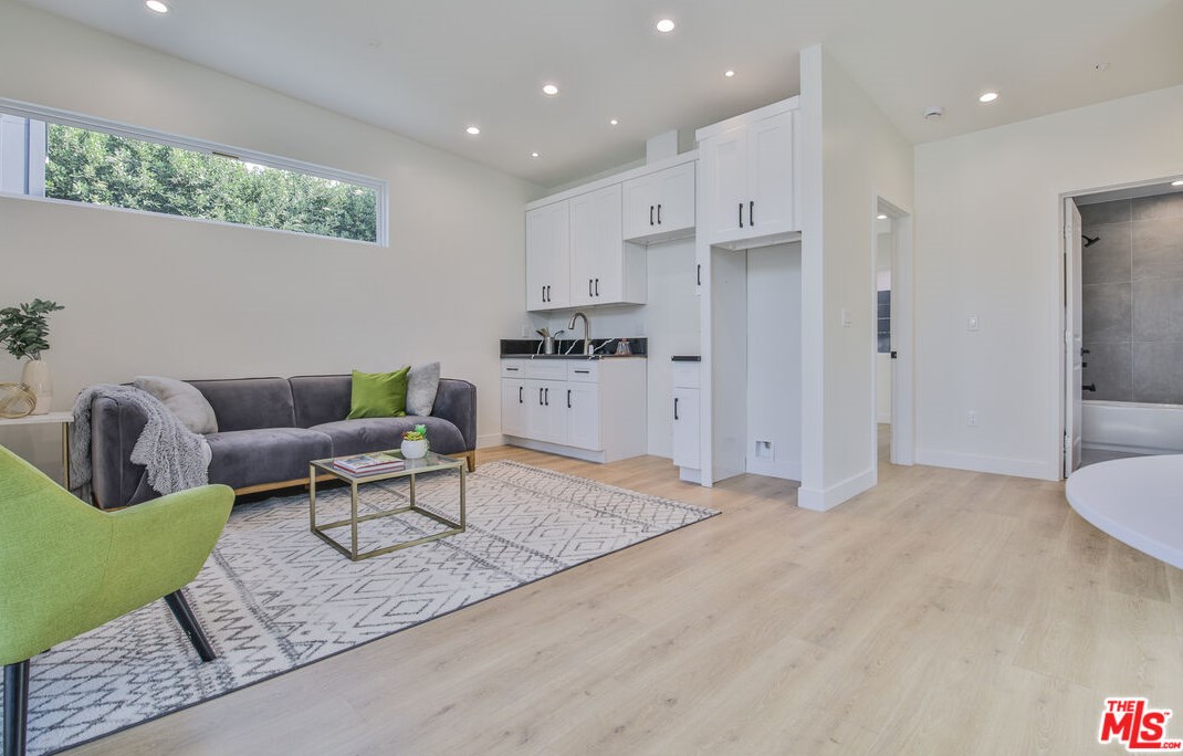 10836 Lawler St, Los Angeles CA  90034-5413 exterior