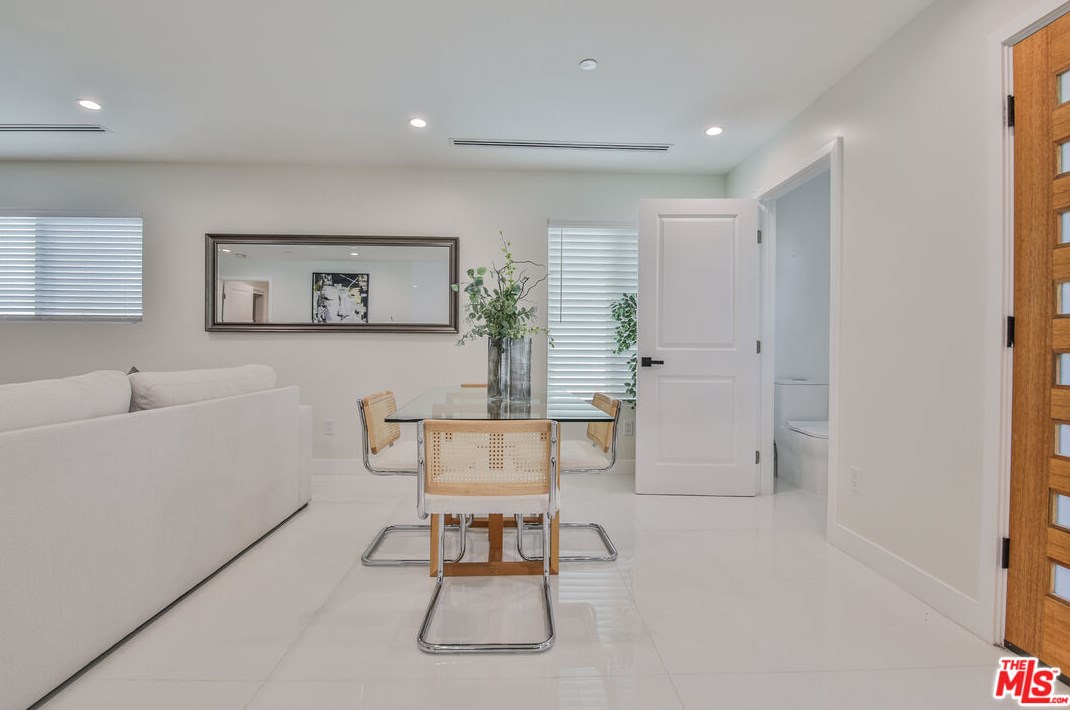 10836 Lawler St, Los Angeles CA  90034-5413 exterior