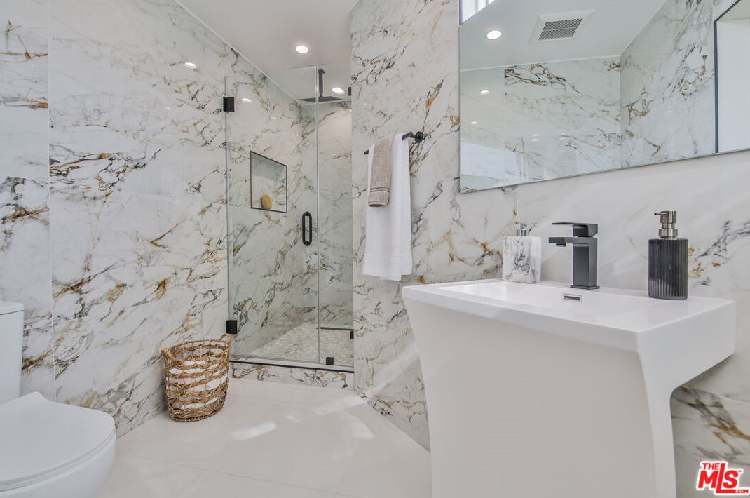 10836 Lawler St, Los Angeles CA  90034-5413 exterior