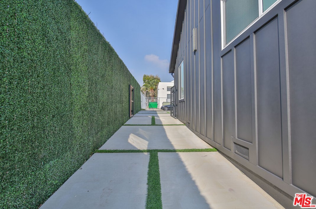 10836 Lawler St, Los Angeles CA  90034-5413 exterior