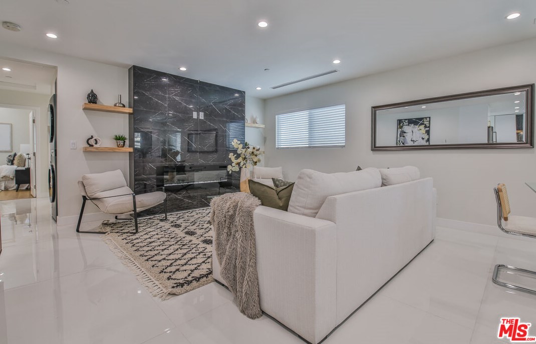 10836 Lawler St, Los Angeles CA  90034-5413 exterior