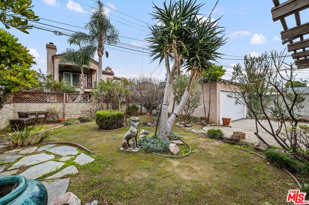 3850 Grayburn Ave, Los Angeles CA  90008-1941 exterior