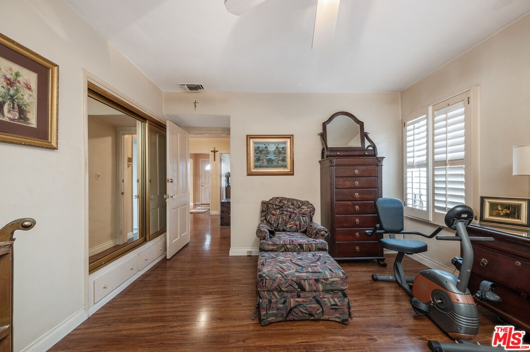 3850 Grayburn Ave, Los Angeles CA  90008-1941 exterior