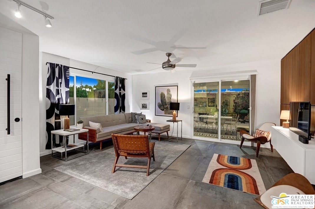 2221 Francis Dr, Palm Springs CA  92262-2553 exterior