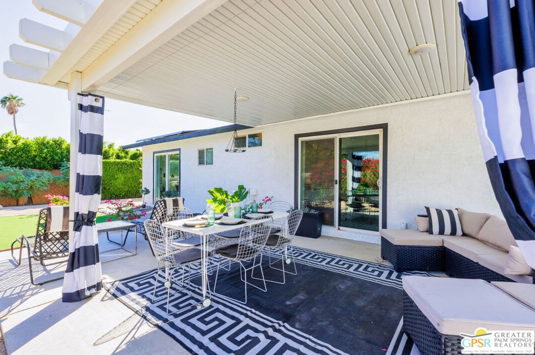 2221 Francis Dr, Palm Springs CA  92262-2553 exterior