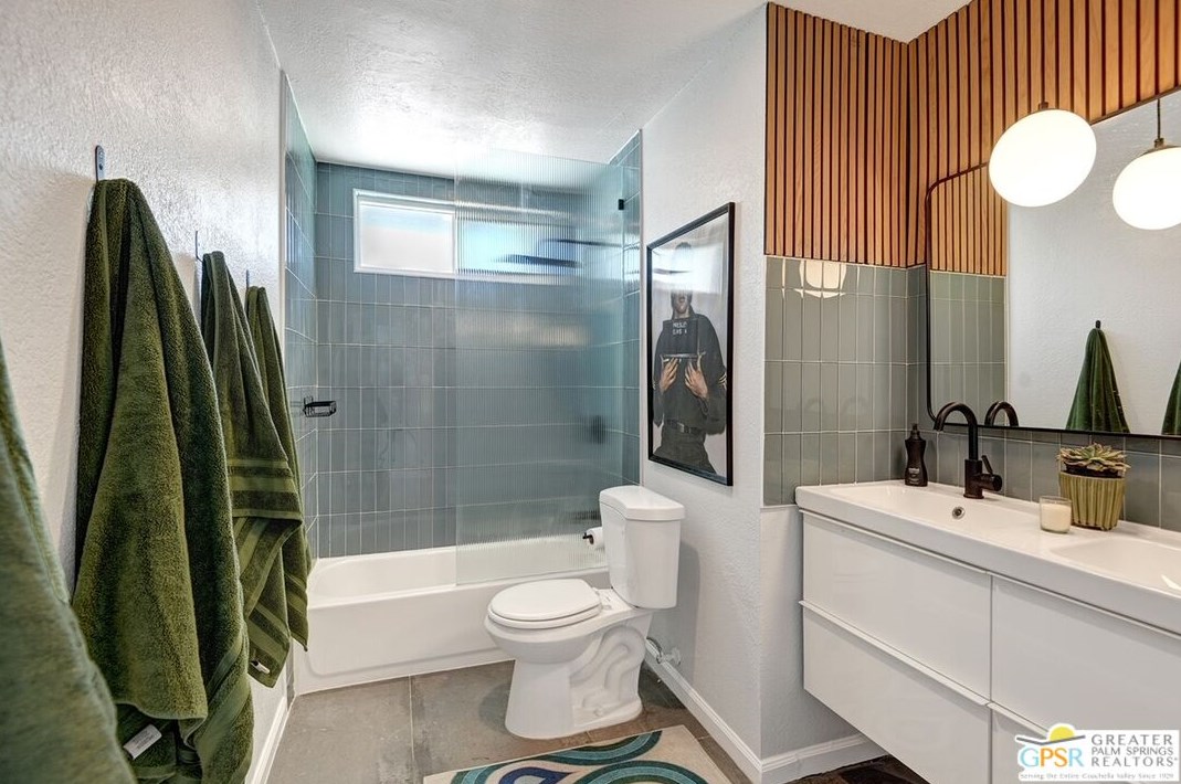 2221 Francis Dr, Palm Springs CA  92262-2553 exterior