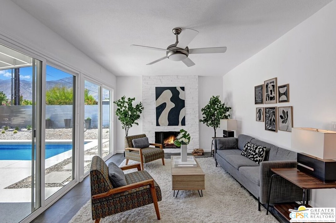 2221 Francis Dr, Palm Springs CA  92262-2553 exterior