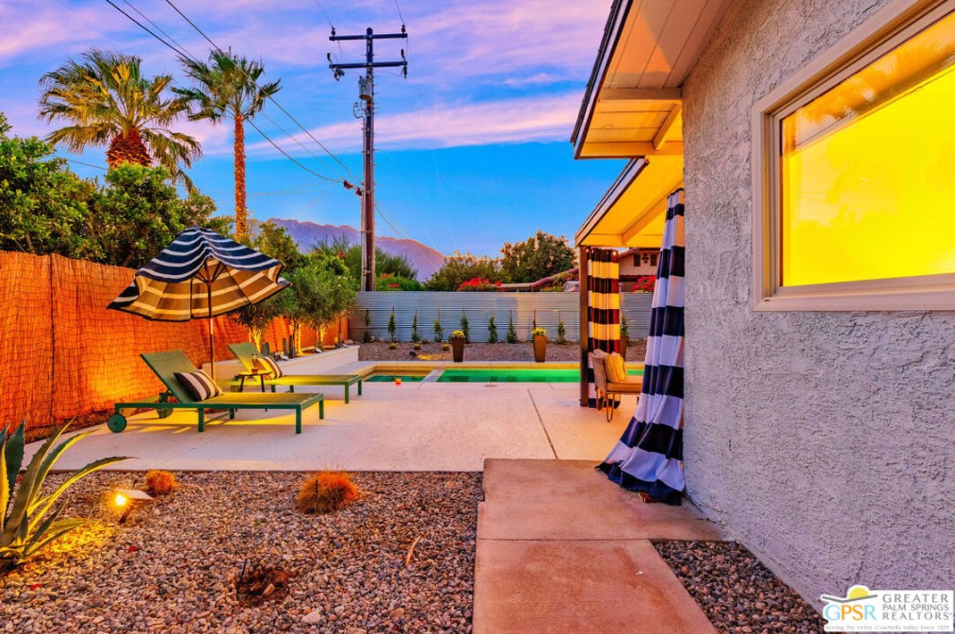 2221 Francis Dr, Palm Springs CA  92262-2553 exterior