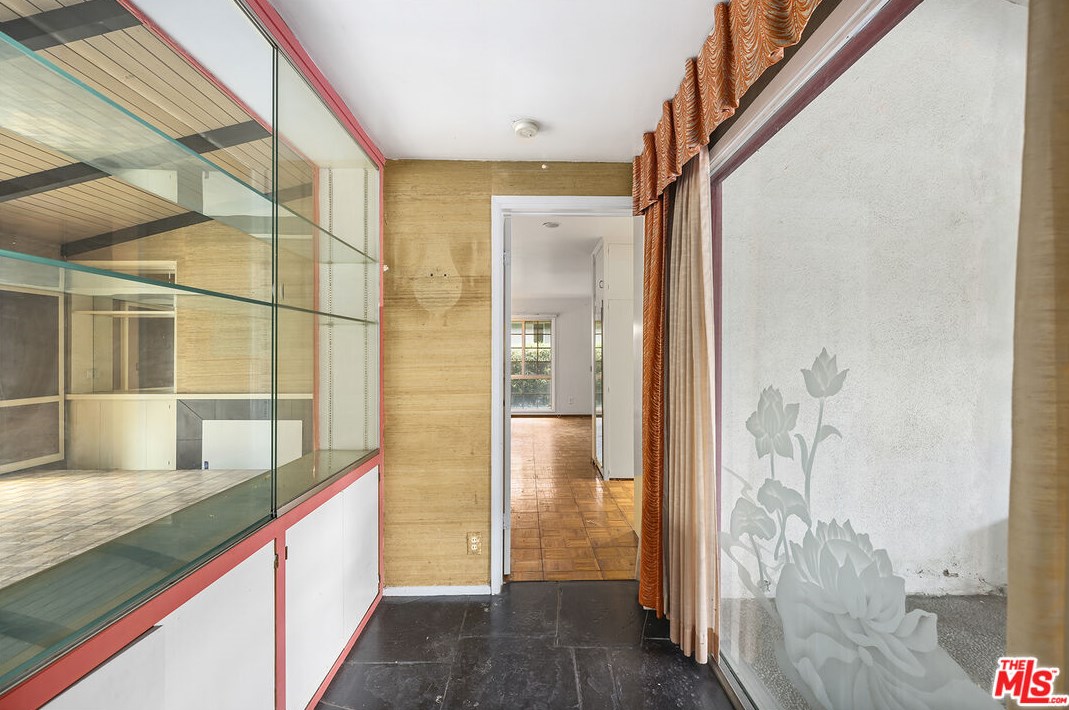 1216 Riv Ln, Santa Ana CA 92706-1425 exterior