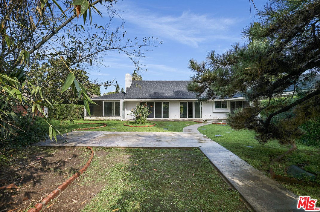 1216 Riv Ln, Santa Ana CA 92706-1425 exterior