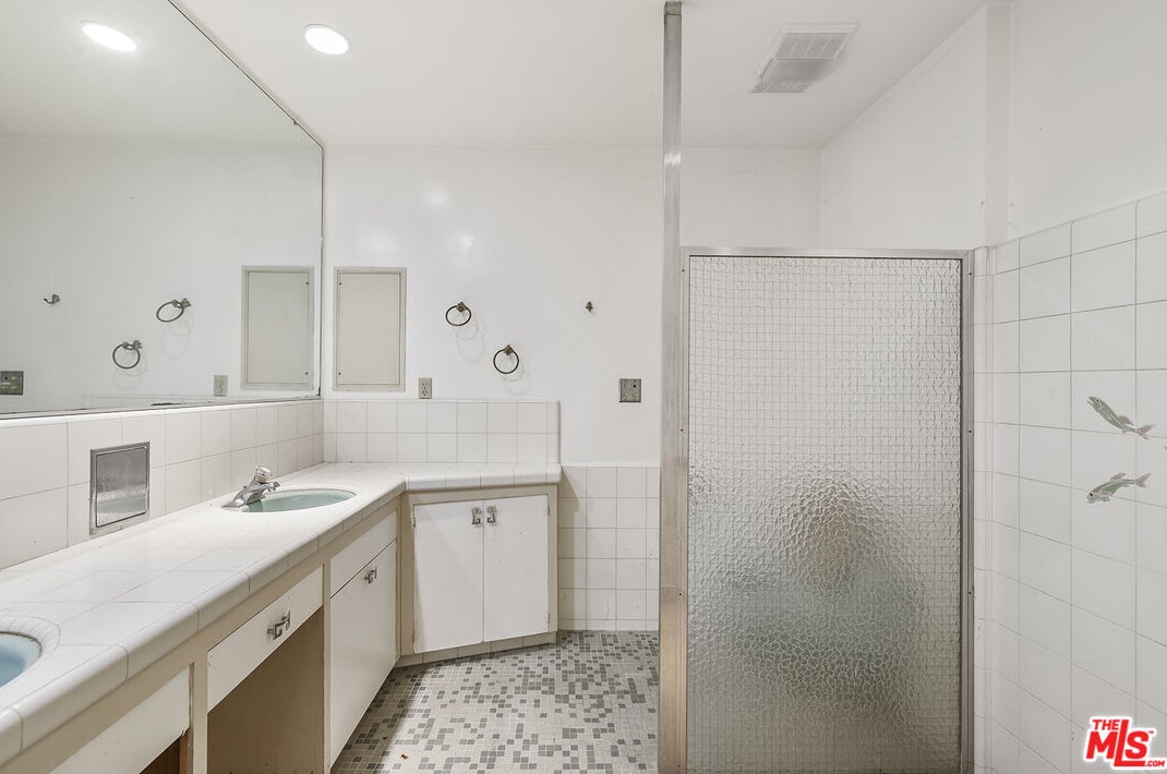 1216 Riv Ln, Santa Ana CA 92706-1425 exterior