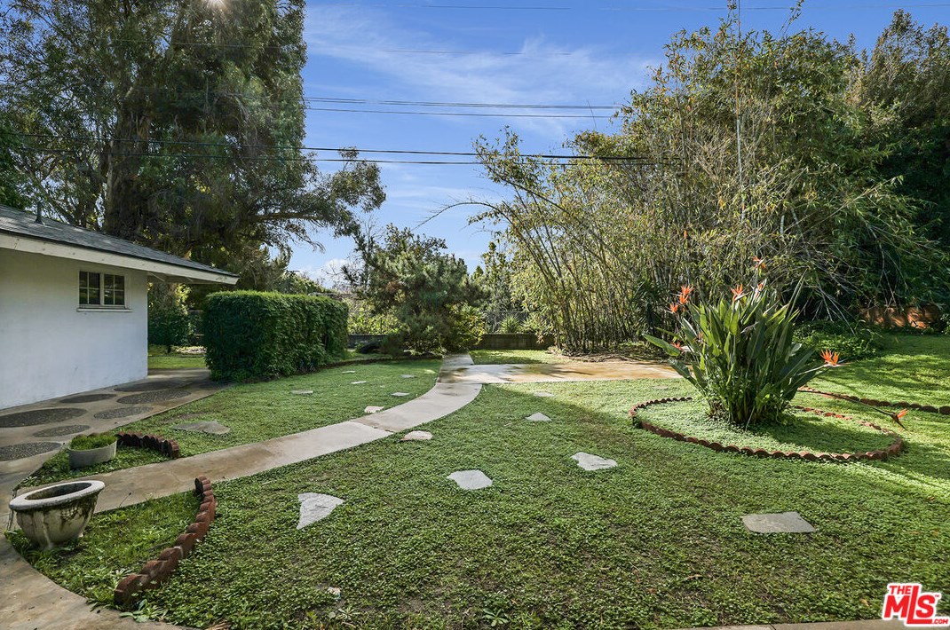 1216 Riv Ln, Santa Ana CA 92706-1425 exterior