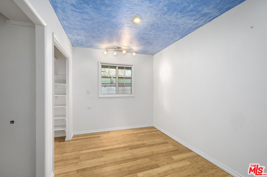 1216 Riv Ln, Santa Ana CA 92706-1425 exterior