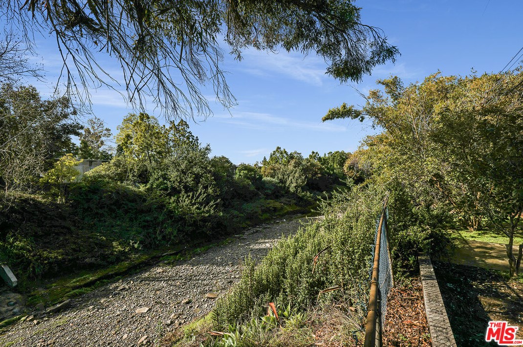 1216 Riv Ln, Santa Ana CA 92706-1425 exterior