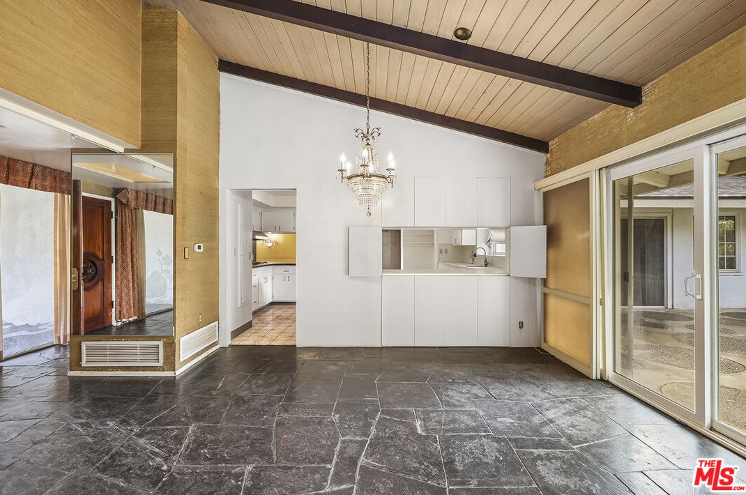 1216 Riv Ln, Santa Ana CA 92706-1425 exterior