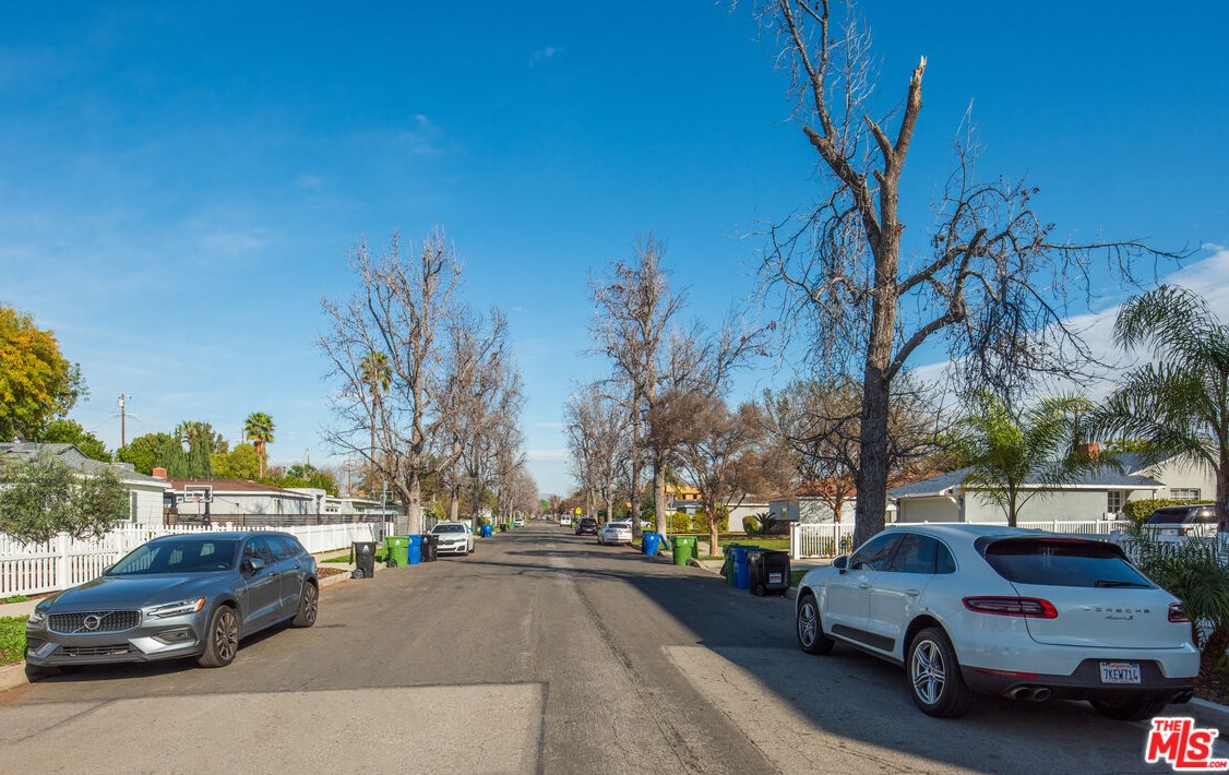 5203 Lemona Ave, Van Nuys CA  91411-3905 exterior