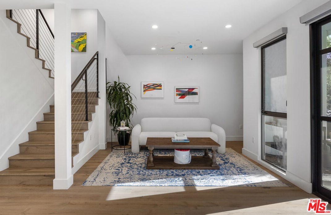 1960 Corinth Ave, Los Angeles CA  90025-5511 exterior